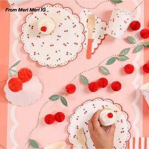 EUC: MERI MERI SCALLOPED EDGE TABLE RUNNER PAPER ROLL IN PINK (O/S)